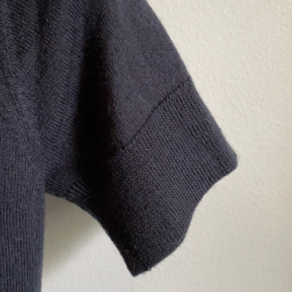 Short-Sleeved Blue Jacob Sweater With Blue Heart, Size M - Picture 5 of 13